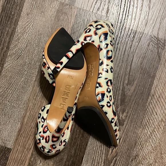 L.A.M.B. Heels. Size 7.5. Good preloved condition. - Picture 3 of 5